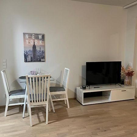 Modern One Bedroom City Apartment Nearby Airport 반타 외부 사진